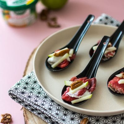 Recette de Cuillères apéritives bœuf, roquefort, pomme et noix, recette facile avec Société à tartiner !