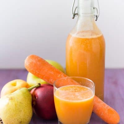 Recette de jus orange : nectarine, carotte, pomme à l'extracteur de jus. Extracteur de jus Kitchenaid, accessoire du robot facile à nettoyer.