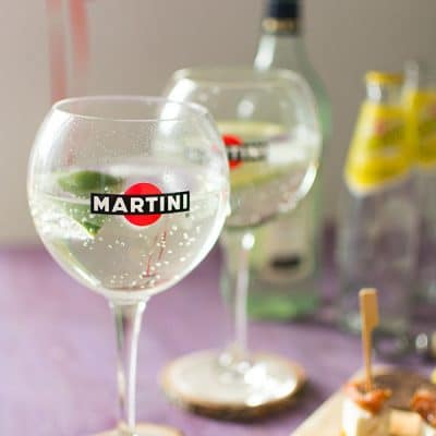 Recette de Cocktail Martini Tonic et sablés au parmesan, recette facile de cocktail idéal en été et aux saveurs amères irrésistibles.