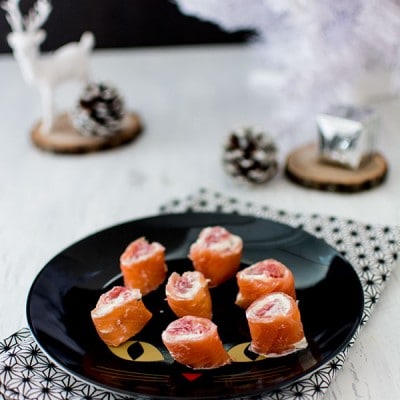 Recette de Noël : Roulés de saumon fumé au fromage frais et pamplemousse rose