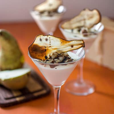 Recette de Panna cotta au parmesan, poires et balsamique