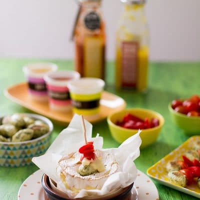 Recette de Camembert rôti et quenelles Giraudet, pour un apéritif idéal pour tous les convives !