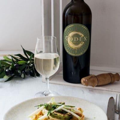Recette de Gaufres de courgettes et avocat poêlé {Accords Mets-Vins avec Vicampo}. Vin blanc Codex Côtes de Gascogne 2017, vin rouge français Croix du Midi, Cabernet Merlot 2017. Vin rouge italien : Torrevento, Primitivo Il Conte 2016.