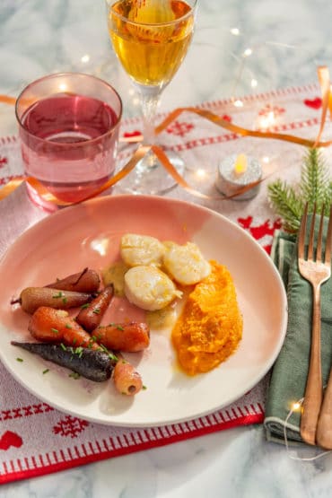 Recette de Saint-Jacques poêlées au citron, purée de carottes chantenay, carottes glacées