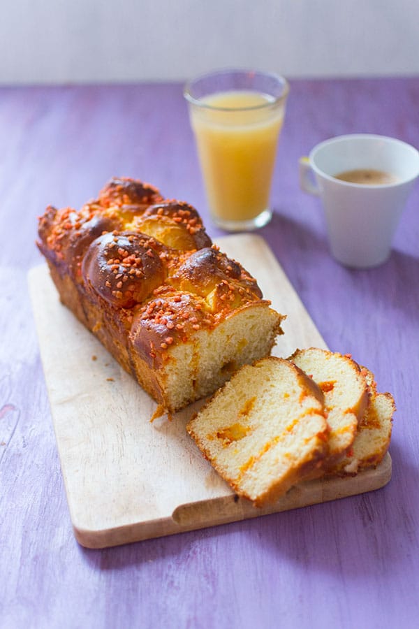 Recette de Brioche roulée au sucre perlé à l'orange, recette facile de pâte à brioche, brioche roulée au sucre ! Un délice pour les petits déjeuners.