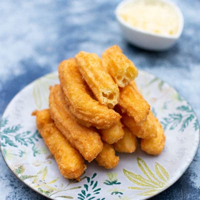Recette de Churros au fromage Comté, recette de gougères façon churros, au fromage. Idéal en apéritif !