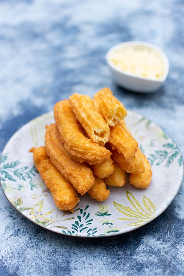 Recette de Churros au fromage Comté, recette de gougères façon churros, au fromage. Idéal en apéritif !