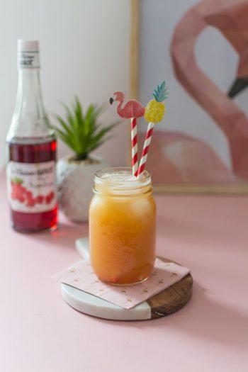 Recette de Cocktail sans alcool : ananas, limonade, sirop de framboise Maison Guiot