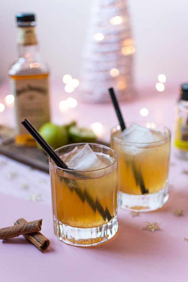 Recette de Cocktail avec ou sans alcool, cannelle, whisky, pomme. Cocktail hivernal à retrouver dans le magasin Zôdio Cesson ! Cocktail très facile pour Noël Nouvel An.