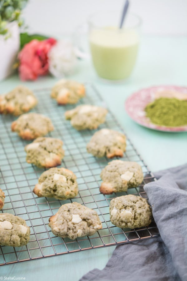 Recette de Cookies au thé matcha et chocolat blanc. Recette facile de cookies au thé vert matcha, un délice de gourmandise avec des pépites de chocolat blanc !