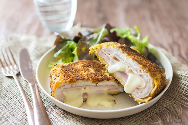 Recette de Cordons bleus de dinde et reblochon maison, avec les produits Le Gaulois ! Une recette facile et rapide.