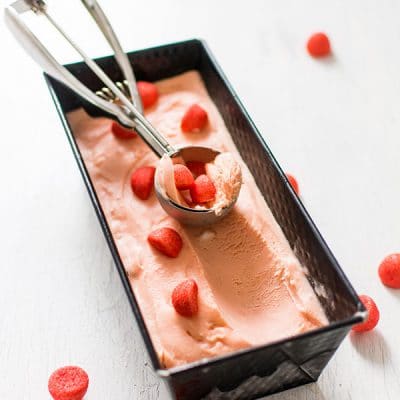 Recette de Crème glacée à la Fraise Tagada, recette facile de glace haribo à la tagada.