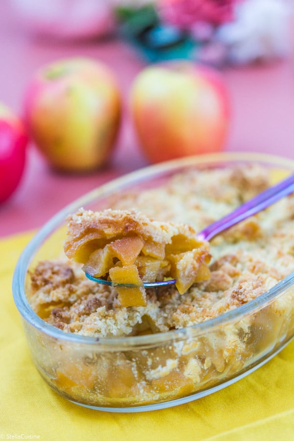 Recette de crumble aux pommes caramélisées à la cassonade, recette facile, recette rapide, recette pas chère. Recette de crumble comme Cyril Lignac !