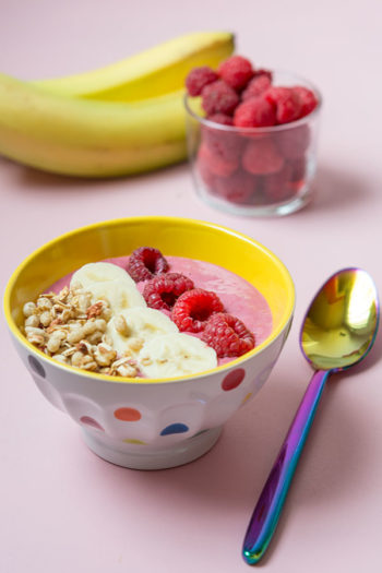 Recette de petit déjeuner : Smoothie bowl bananes et framboises