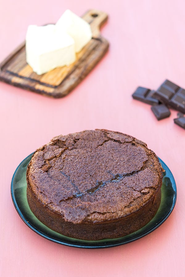 Recette de Gâteau très moelleux au chocolat, façon fondant Baulois. Recette de fondant chocolat disponible sur Foodle.