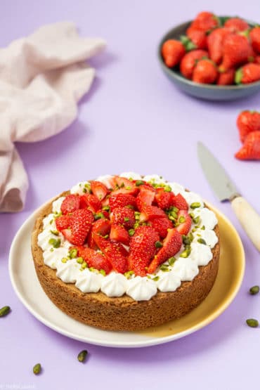 Recette de Gâteau aux pistaches, fraises et chantilly