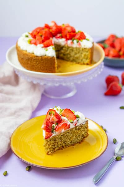 Recette de Gâteau aux pistaches, fraises et chantilly