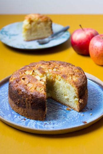 Recette de Gâteau moelleux aux pommes et à la crème d'amandes (recette avec ou sans Companion)