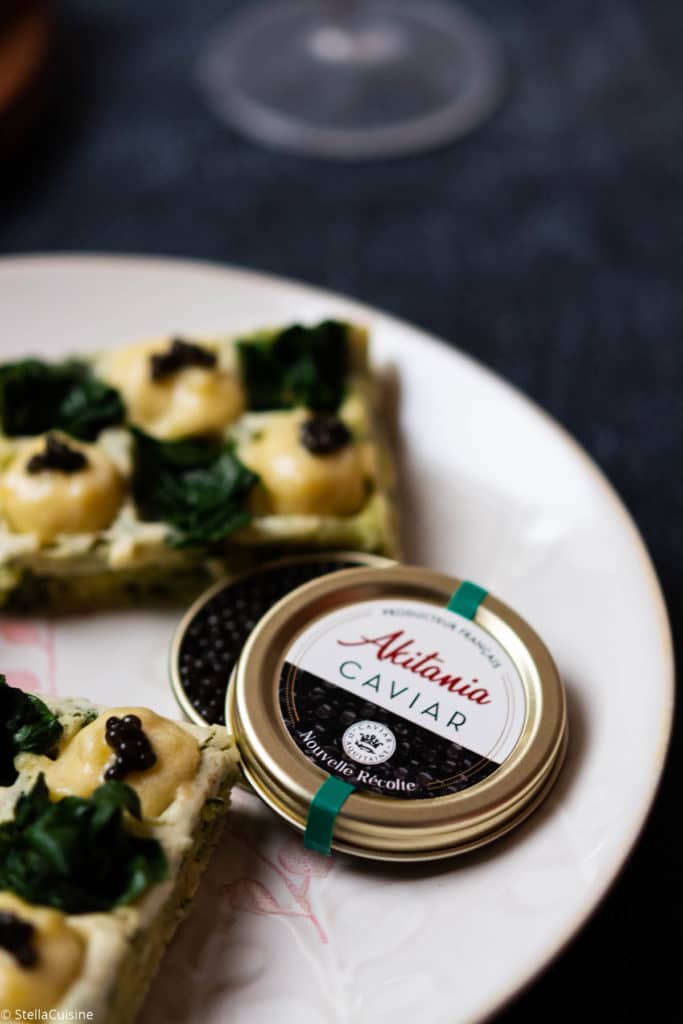 Recette de Gaufres épinards, pommes de terre, caviar Akitania. Un caviar français venant d'Aquitaine, idéal pour les fêtes de fin d'année !