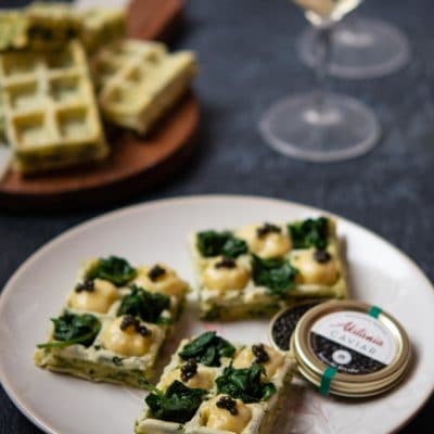 Recette de Gaufres épinards, pommes de terre, caviar Akitania. Un caviar français venant d'Aquitaine, idéal pour les fêtes de fin d'année !