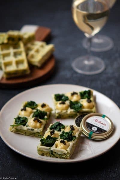 Recette de Gaufres épinards, pommes de terre, caviar Akitania. Un caviar français venant d'Aquitaine, idéal pour les fêtes de fin d'année !