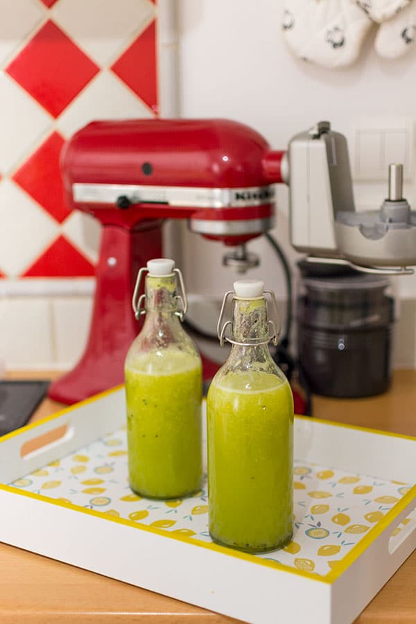 Recette de jus vert : ananas, kiwi, citron vert à l'extracteur de jus