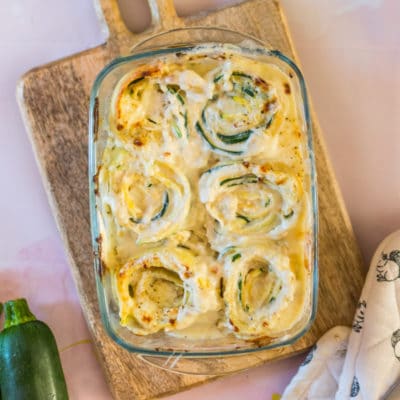 Recette de Lasagnes roulées à la courgette. Recette facile de pâte à lasagnes fraîche, lasagnes roulées faciles et rapides et sauce béchamel !