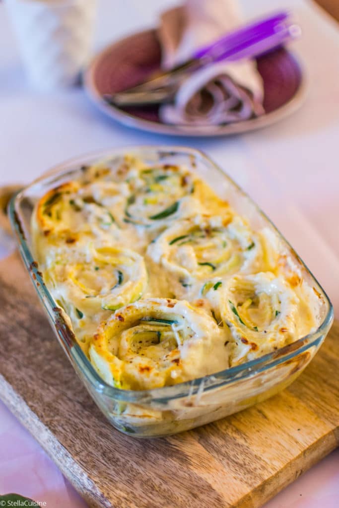 Recette de Lasagnes roulées à la courgette. Recette facile de pâte à lasagnes fraîche, lasagnes roulées faciles et rapides et sauce béchamel !