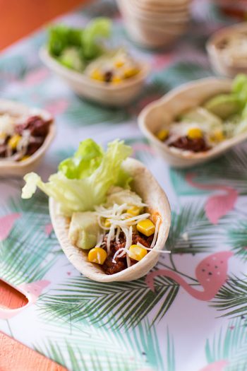 Recette de Mini Panadillas apéritives : boeuf, avocat, maïs, salade, fromage