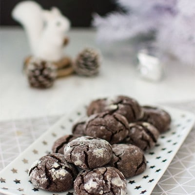 Recette de Noël : Crinkles (biscuits craquelés au chocolat), recette facile de biscuits à offrir pour les fêtes de noel ! Au chocolat bien sûr !