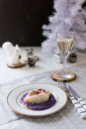 Recette de Noël : Cabillaud poché à la citronelle, sauce vierge et purée de vitelottes