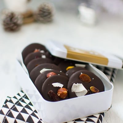 Recette de Noël : mendiants au chocolat, tempérage du chocolat avec le chocolat Lindt à cuisiner 70%