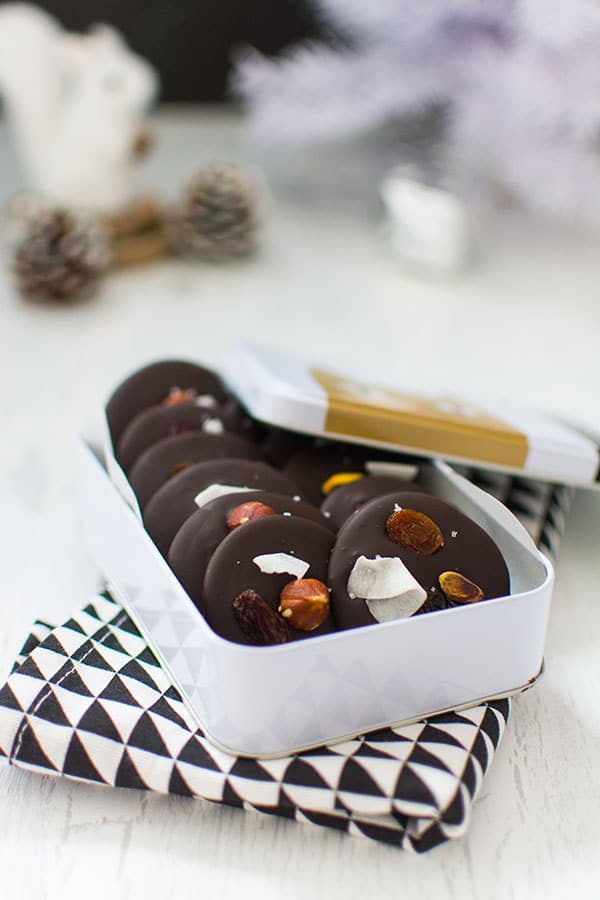 Recette de Noël : mendiants au chocolat, tempérage du chocolat avec le chocolat Lindt à cuisiner 70%