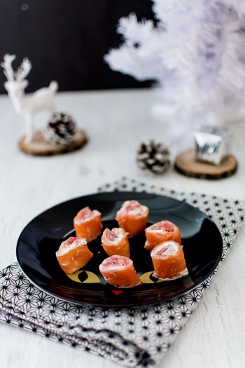 Recette de Noël : Roulés de saumon fumé au fromage frais et pamplemousse rose