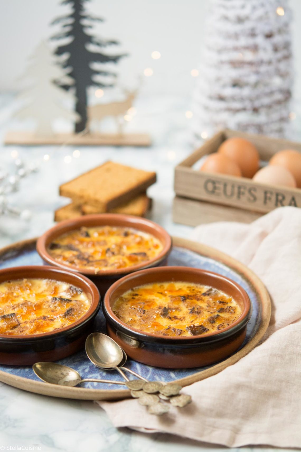 Recette de Noël végétarien : crèmes brûlées au pain d'épices. Une recette facile pour un dessert de Noël qui change des bûches !