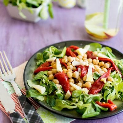 Recette de Salade de piquillos et pois chiches au cantal