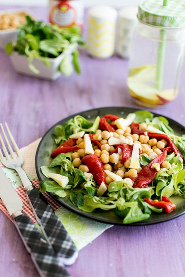 Recette de Salade de piquillos et pois chiches au cantal