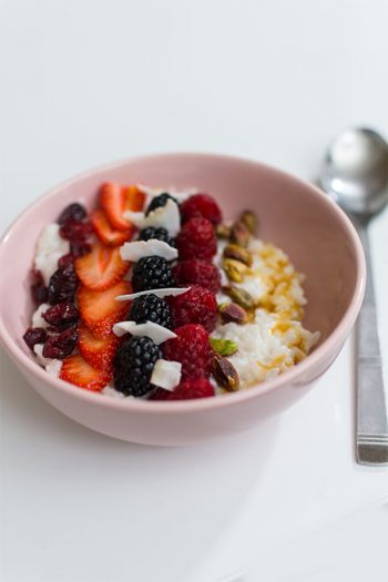 Recette de Poké Bowl sucré aux fruits rouges vegan {Recette de C'est Au Programme, France 2}