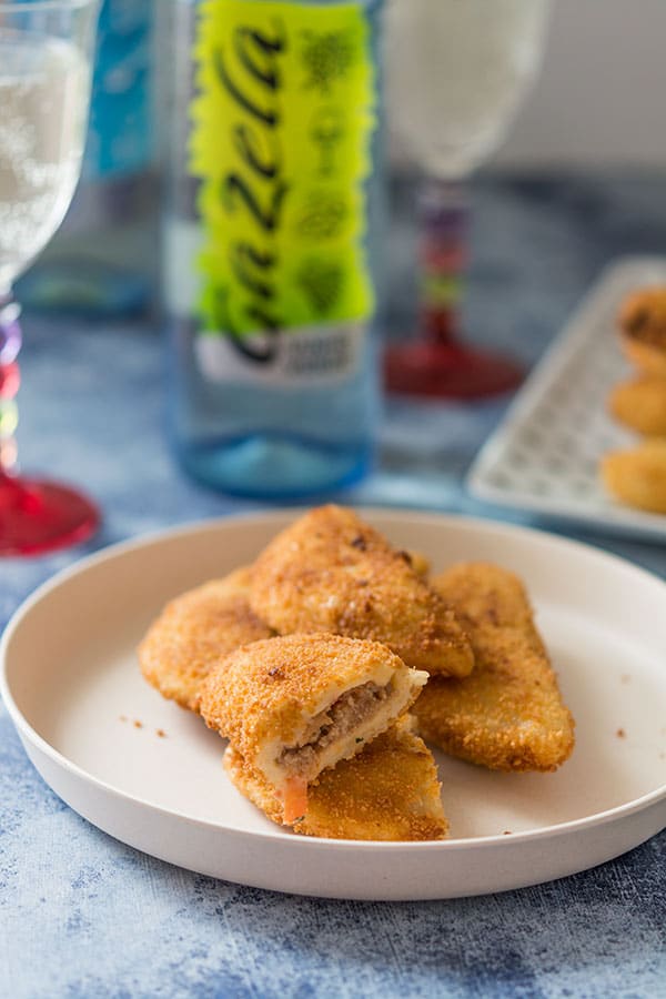 Recette de Rissois de carne (beignets de viande portugais) avec un vin Vinho Verde Gazela