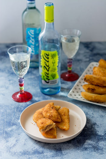 Recette de Rissois de carne (beignets de viande portugais) avec un vin Vinho Verde Gazela