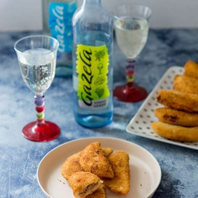 Recette de Rissois de carne (beignets de viande portugais) avec un vin Vinho Verde Gazela