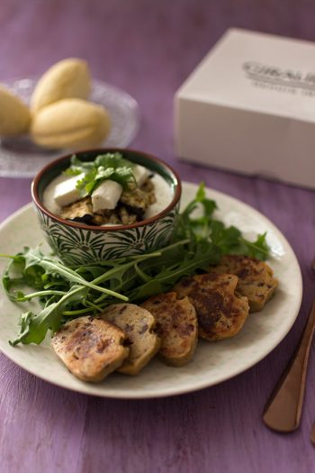 Recette de Quenelles Giraudet aux cranberries, sauce moutarde, aubergines et feta