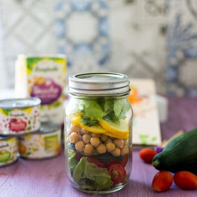 Recette de Salade de légumes en bocal, Salad in a jar, la tendance de la salade à emporter ! Une recette 100% veggie et vegan !