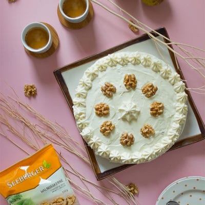 Recette de Gâteau aux noix, compote de poires et chocolat blanc