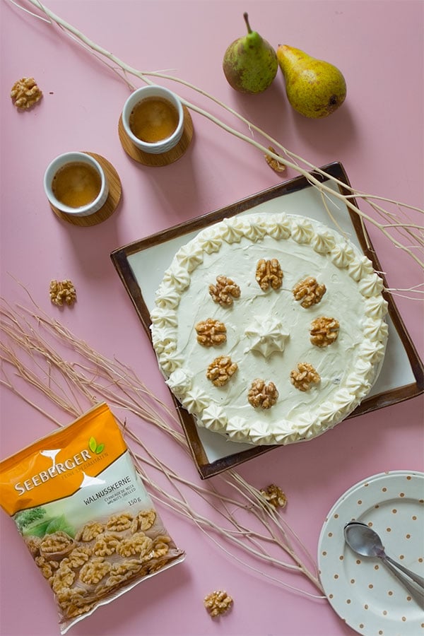 Recette de Gâteau aux noix, compote de poires et chocolat blanc