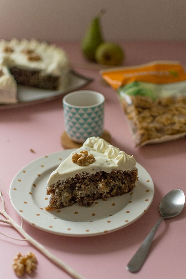 Recette de Gâteau aux noix, compote de poires et chocolat blanc