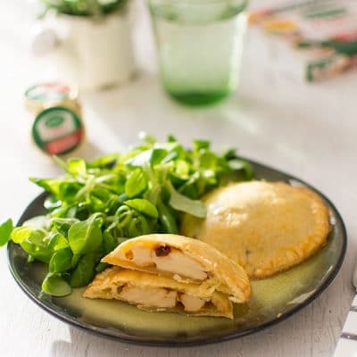 Recette de Chaussons au Société® Crème et oignons caramélisés, recette facile au fromage roquefort société crème, idéal pour un repas végétarien et rapide.