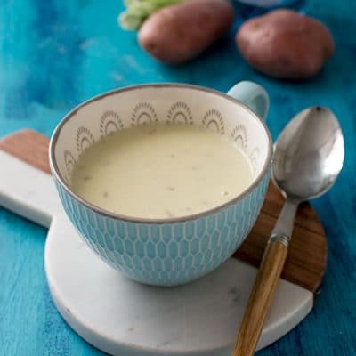 Recette de Soupe Vichyssoise (pommes de terre et poireaux), recette de soupe froide idéale en entrée ou apéritif gourmand, à l'eau de Vichy Célestins !