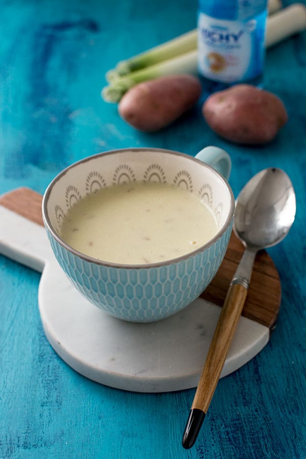Recette de Soupe Vichyssoise (pommes de terre et poireaux), recette de soupe froide idéale en entrée ou apéritif gourmand, à l'eau de Vichy Célestins !