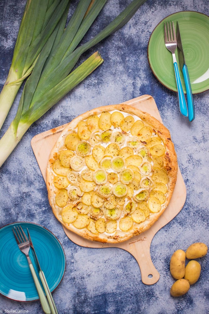 Recette de Tarte fine aux poireaux, pommes de terre et miel